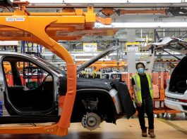 Auto, la alarma de los sindicatos: «Políticas de fracaso». Trabajadores en la plaza el 18 de octubre