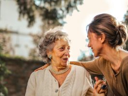 Hacer esto mejora la salud y aporta más felicidad según los expertos de la Universidad de Harvard