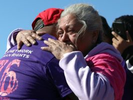 Previo a Elecciones de EU: Con temor a políticas más duras, migrantes se reencuentran en frontera con México