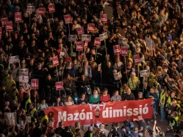 Miles de personas salen a la calle a pedir la dimisión de Mazón tras la tragedia de la DANA