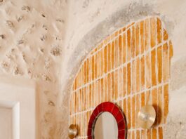 Tendencias baños 2025: continúa el auge de lo natural (pero suben el color y la tecnología)