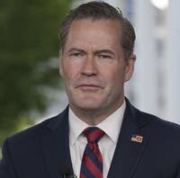 Informes: El asesor de seguridad de Trump Fires Mike Waltz