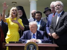 Trump crea la Comisión de Libertad Religiosa durante el Día Nacional de Oración.