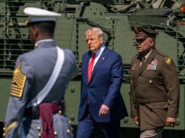Cumpleaños de Donald Trump para coincidir con un desfile militar masivo